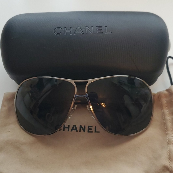 CHANEL Sunglasses - Picture 6 of 9